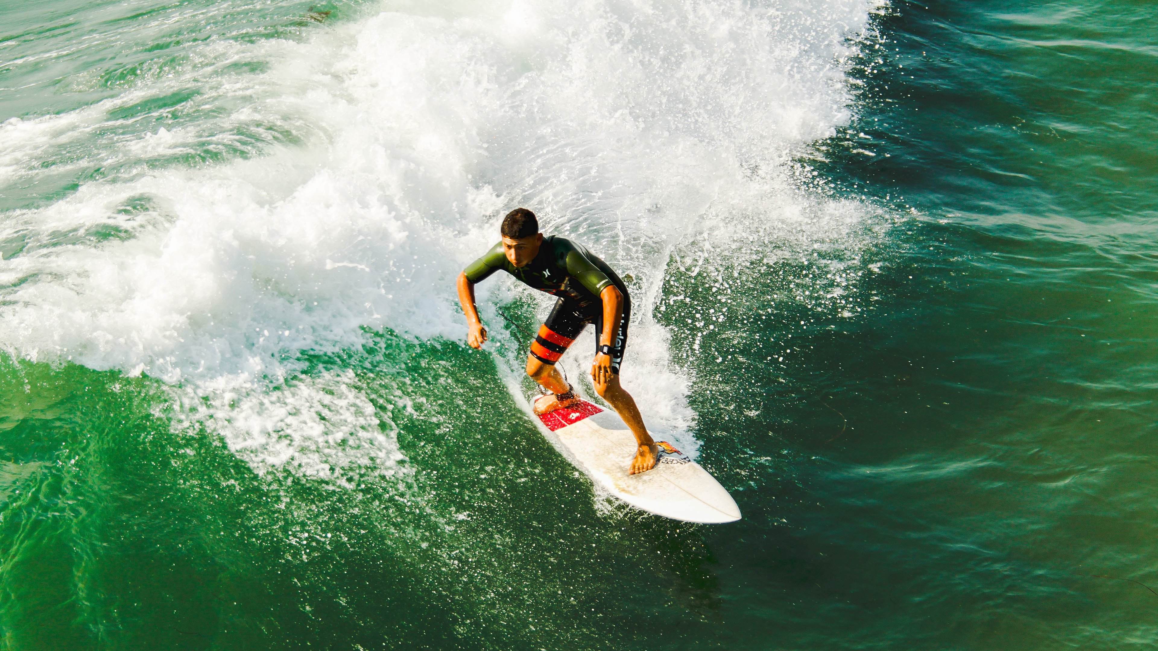 开云官网APP下载-_运动员街头即兴表演：青春力量焕发_，运动员街拍