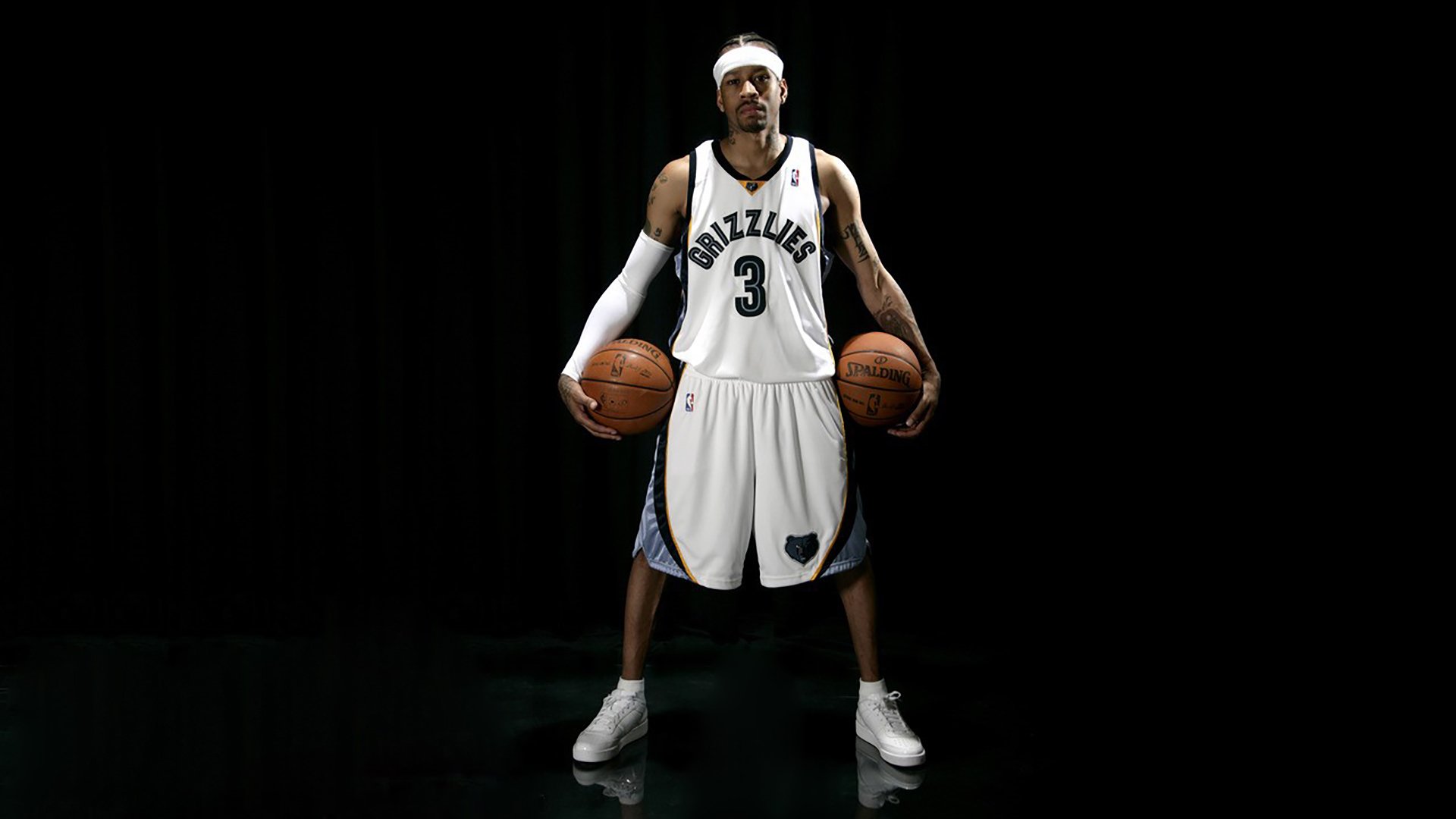 湖人训练营开放日吸引上万球迷,詹眉组合现场合练,湖人 训练